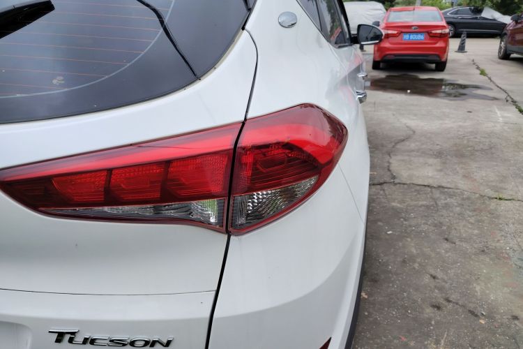 现代 途胜 2018款 1.6T 双离合两驱15周年特别版车身外观9