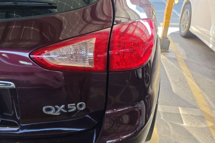 英菲尼迪QX50(进口) 2013款 2.5L 两驱优雅版车身外观9