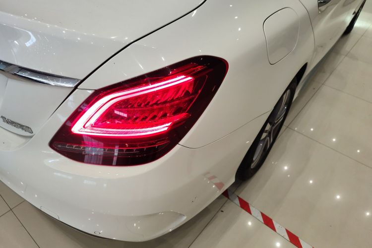 奔驰C级 2021款 C 260 L 运动版车身外观9