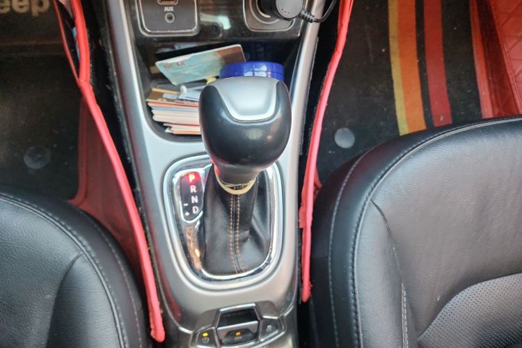 Jeep 指南者 2017款 200T 自动家享版中控内饰18