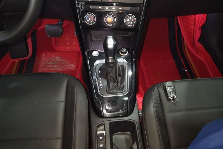 大众 T-ROC探歌 2018款 280TSI DSG两驱舒适型 国V中控内饰18