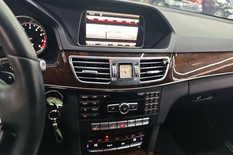 奔驰E级 2014款 E 260 L 豪华型局部细节16