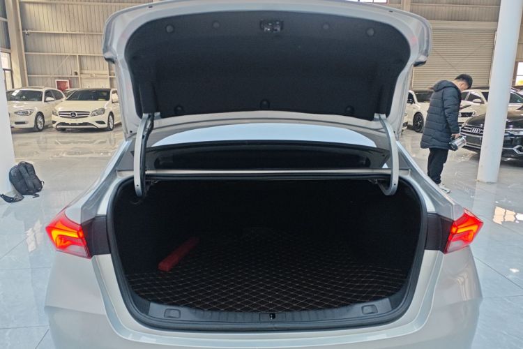 别克 威朗 2022款 Pro 533T 乐享版机舱底盘23