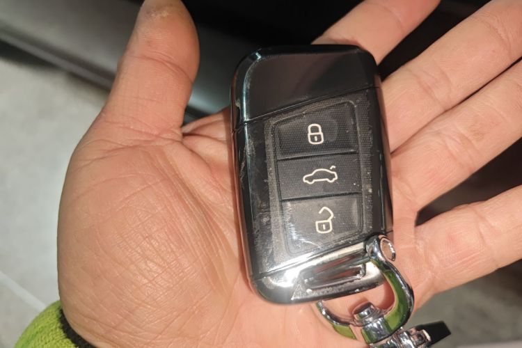 大众 迈腾 2023款 200万辆纪念版 280TSI DSG舒适型中控内饰11