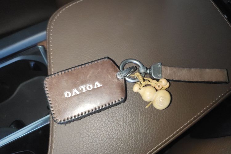 沃尔沃XC90 2021款 B6 智逸豪华版 7座中控内饰11