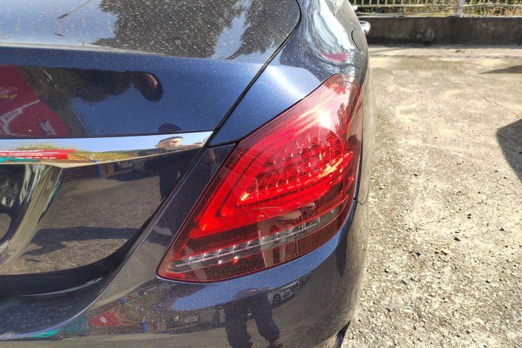 奔驰C级 2019款 C 260 L 运动版车身外观9