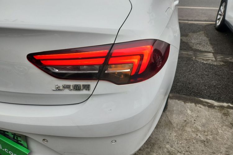 别克 君威 2017款 20T 精英型车身外观9