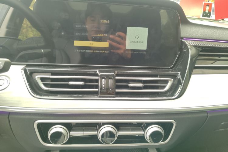 红旗HS5 2025款 2.0T 两驱玄影版中控内饰16