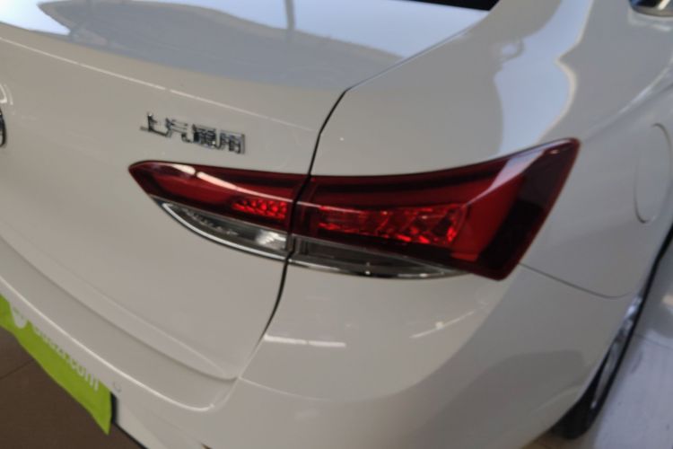 别克 英朗 2021款 改款 典范 1.5L 自动精英型车身外观9