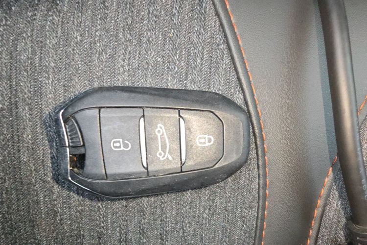 标致4008 2018款 350THP 精英版中控内饰11