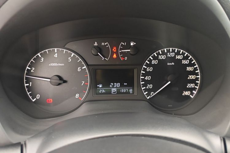 日产 轩逸 2014款 1.6XV CVT尊享版中控内饰14