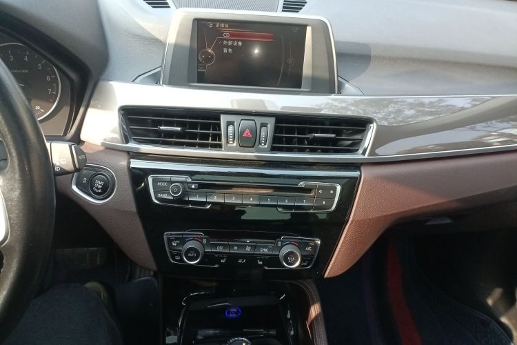 宝马X1 2016款 sDrive18Li 豪华型中控内饰16
