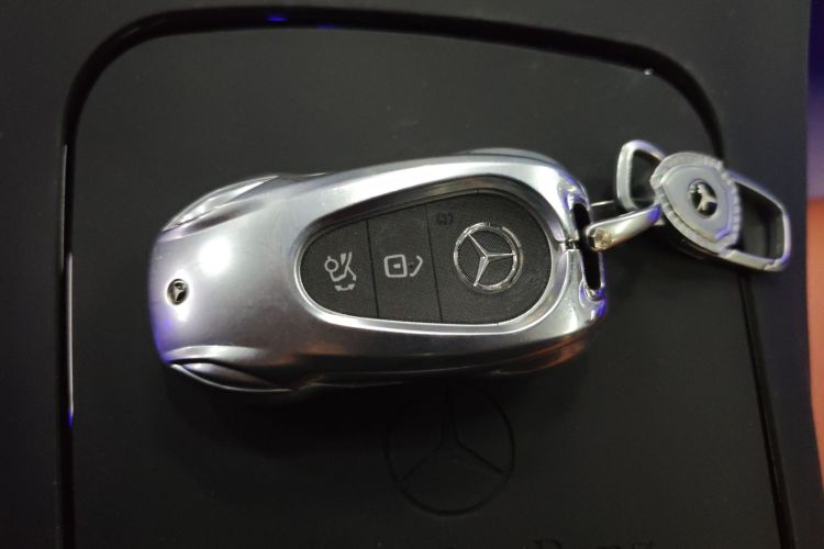 奔驰GLC 2024款 改款 GLC 300 L 4MATIC 动感型 5座中控内饰11