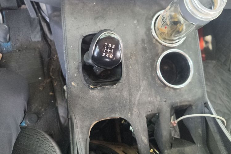 江铃 特顺 2019款 2.8T商运型长轴中顶7座后单胎国VI JX493局部细节18