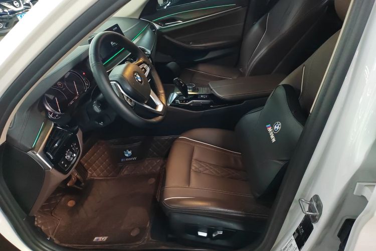 宝马5系 2018款 改款 530Li 领先型 豪华套装中控内饰19