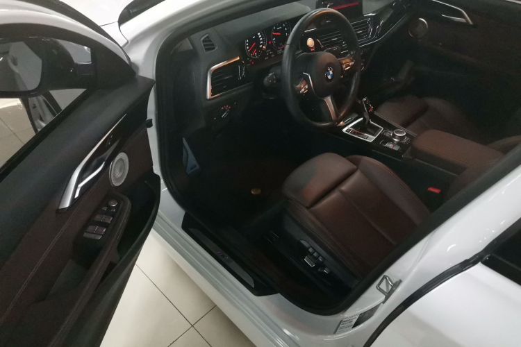 宝马1系 2021款 120i M运动曜夜版中控内饰20