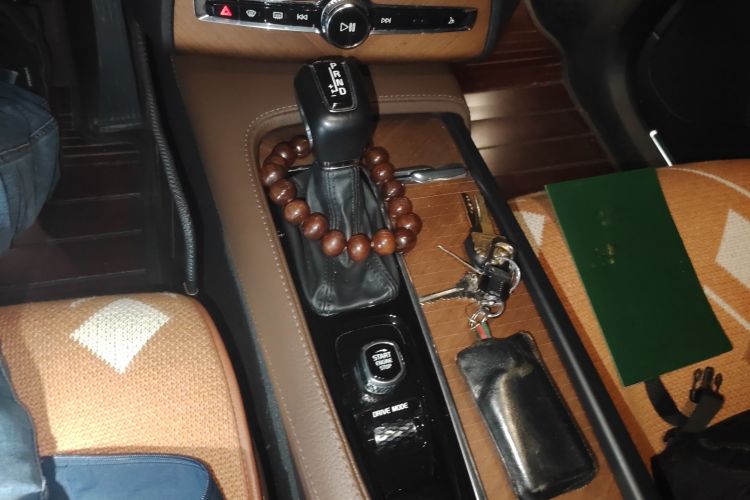 沃尔沃XC90 2019款 T6 智逸版 7座 国VI中控内饰18