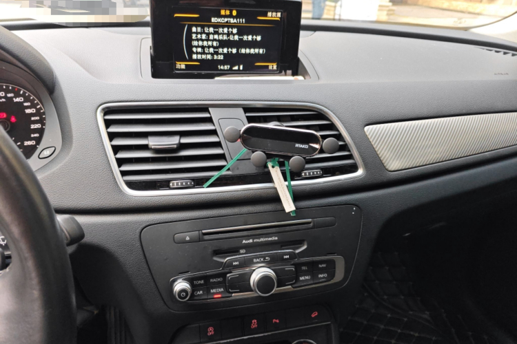 奥迪Q3 2018款 35 TFSI 运动型典藏版中控内饰16