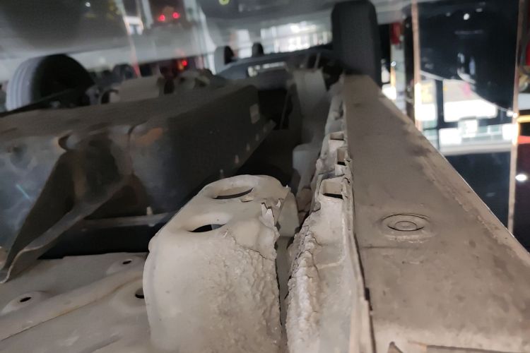 五菱汽车 宏光MINIEV 2021款 马卡龙夹心款 120km 三元锂局部细节9001