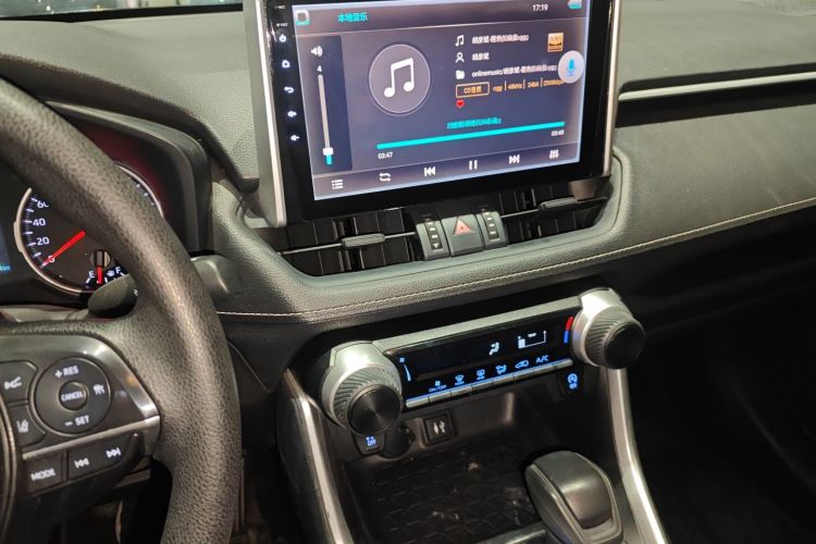 丰田 威兰达 2022款 2.0L CVT两驱领先版局部细节16