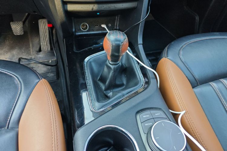 东南DX7 2015款 1.5T 手动豪华型中控内饰18