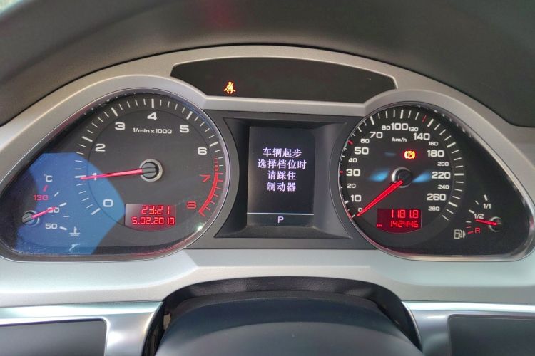 奥迪A6L 2011款 2.0 TFSI 自动舒适型中控内饰14