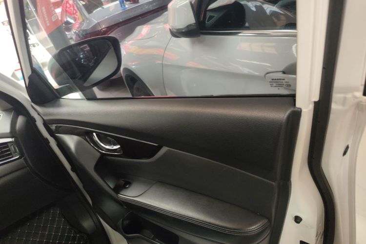 日产 奇骏 2017款 2.0L CVT舒适版 2WD中控内饰42