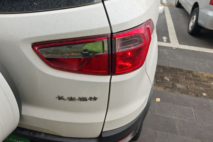 福特 翼搏 2013款 1.5L 自动风尚型车身外观9