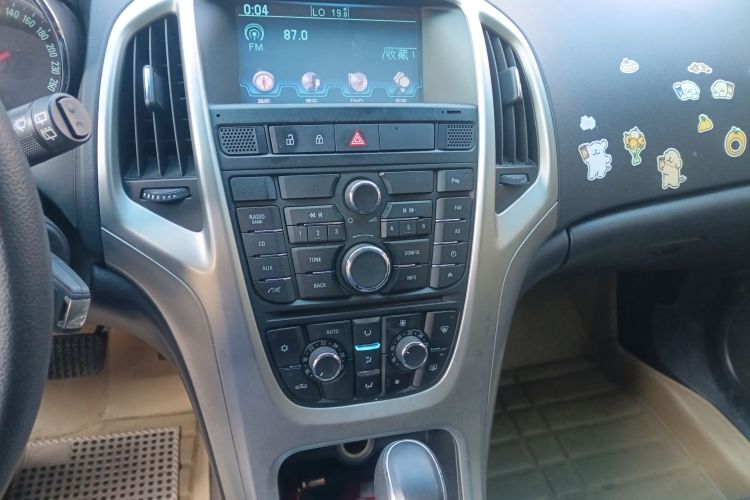 别克 英朗 2014款 XT 1.6L 自动时尚版中控内饰16