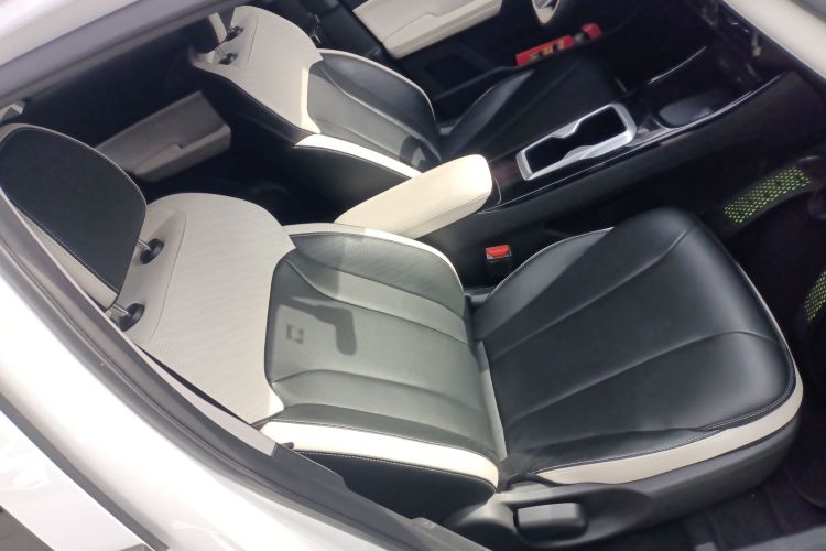 吉利几何E萤火虫 2024款 401km 萤光局部细节41