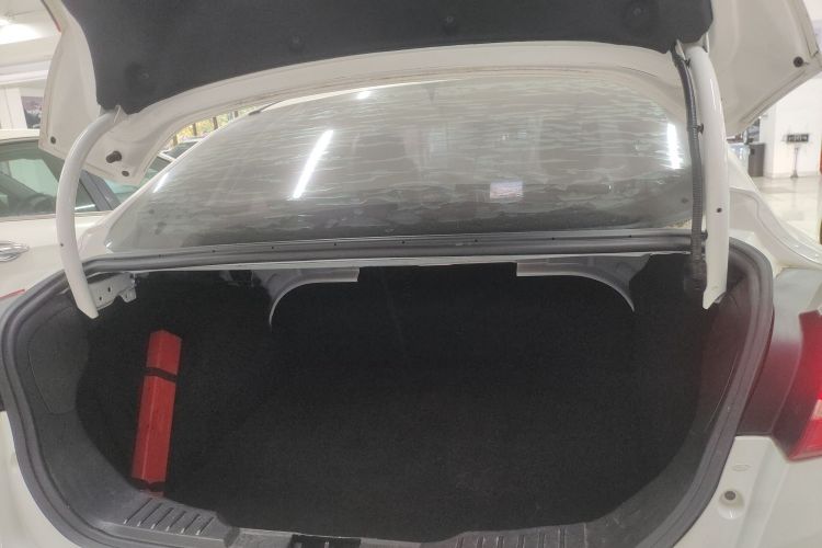 福特 福克斯 2017款 三厢 1.6L 自动风尚型智行版机舱底盘23