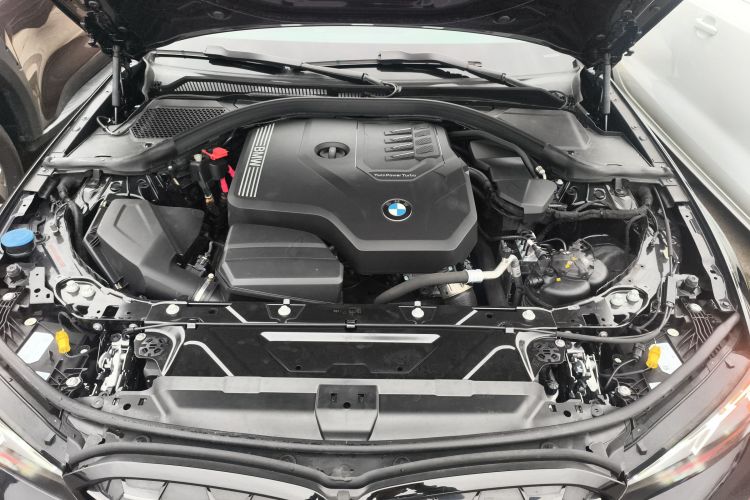 宝马3系 2024款 325Li M运动曜夜套装机舱底盘24