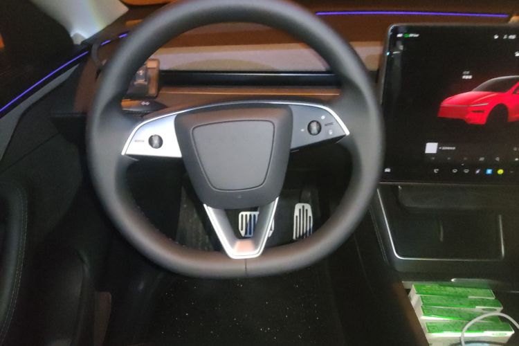 特斯拉 Model Y 2025款 改款 长续航全轮驱动版中控内饰13