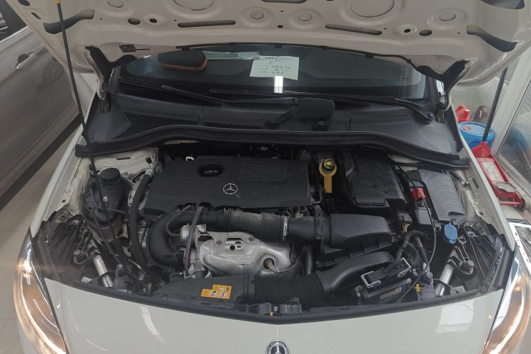 奔驰B级 2019款 B 200 动感型机舱底盘24