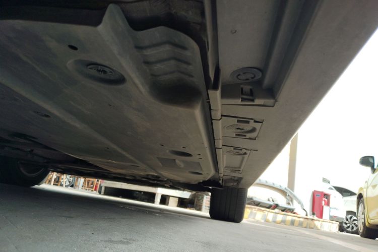 丰田 卡罗拉 2022款 双擎 1.8L E-CVT先锋版局部细节9001