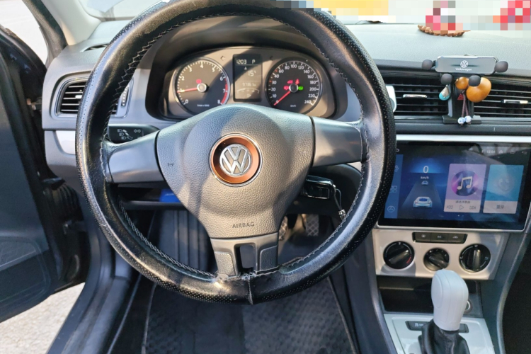 大众 朗逸 2013款 改款经典 1.6L 自动风尚版中控内饰13