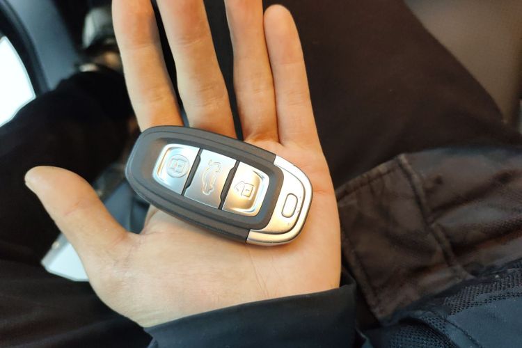 红旗E-QM5 2023款 改款 基础出行版中控内饰7001