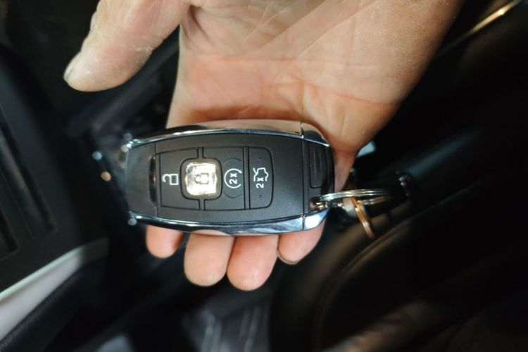 林肯MKC 2017款 2.0T 两驱尊享版中控内饰7001