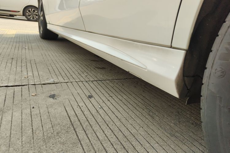 奔驰C级 2018款 C 200 运动版局部细节9002