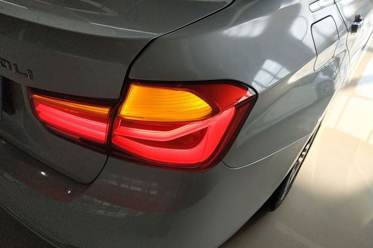 宝马3系 2016款 320Li 时尚型车身外观9