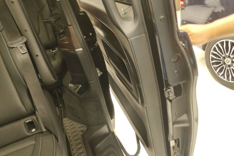 奔驰V级 2021款 V 260 领航版中控内饰49