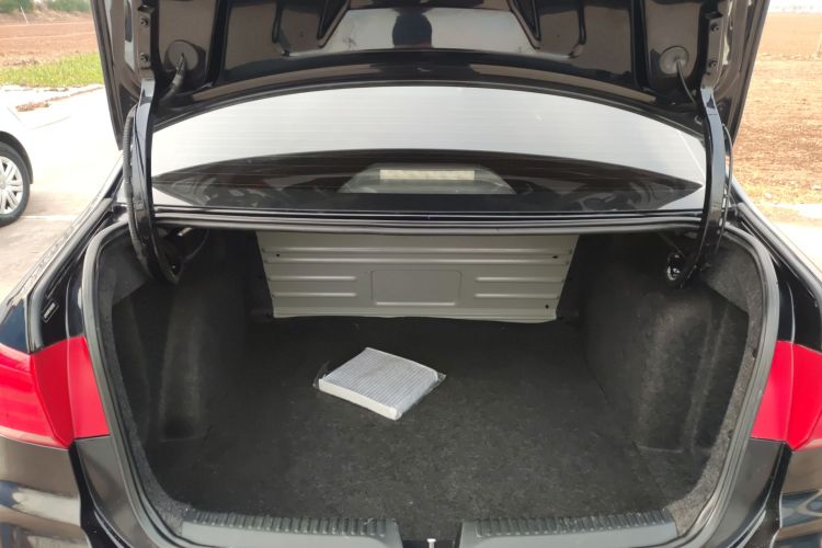 大众 桑塔纳 2016款 1.6L 手动风尚版机舱底盘23