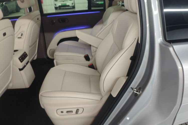 理想汽车 理想i8 2025款 标准版中控内饰7004