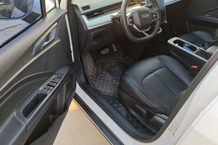 哪吒汽车 哪吒AYA 2023款 401 Lite中控内饰7003