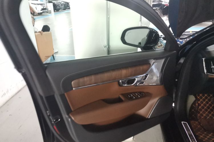 沃尔沃S90 2025款 B5 智雅豪华版中控内饰7007