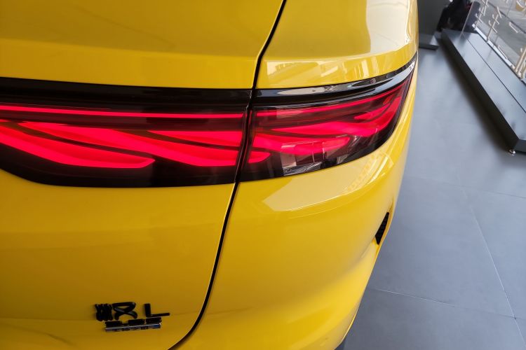 比亚迪 汉L 2025款 DM-p 四驱激光雷达旗舰型车身外观9