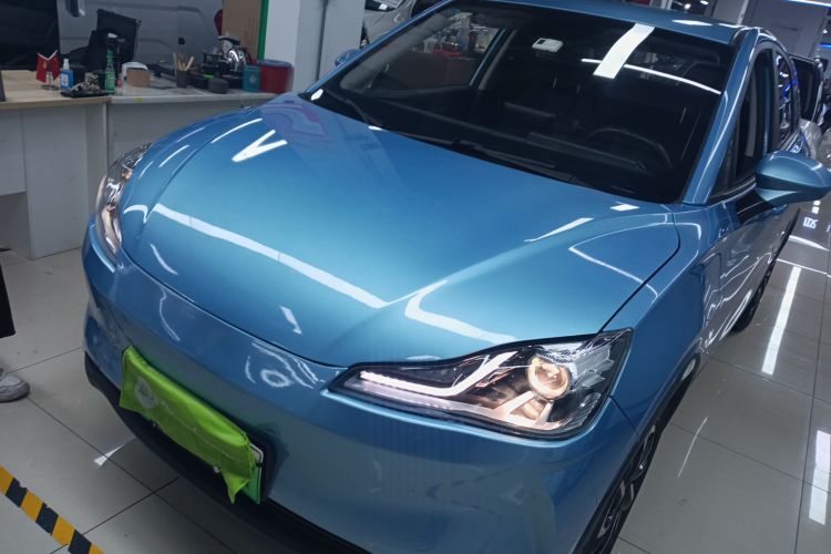 哪吒汽车 哪吒V 2021款 长续航娱乐版车身外观1