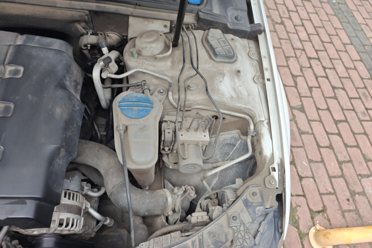 奥迪A4L 2013款 35 TFSI 自动标准型局部细节9007