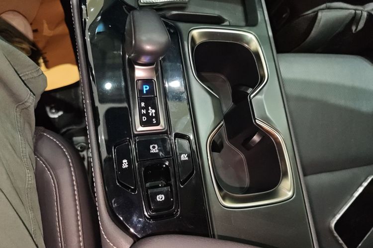 雷克萨斯NX 2023款 350h 前驱 创悦版中控内饰18