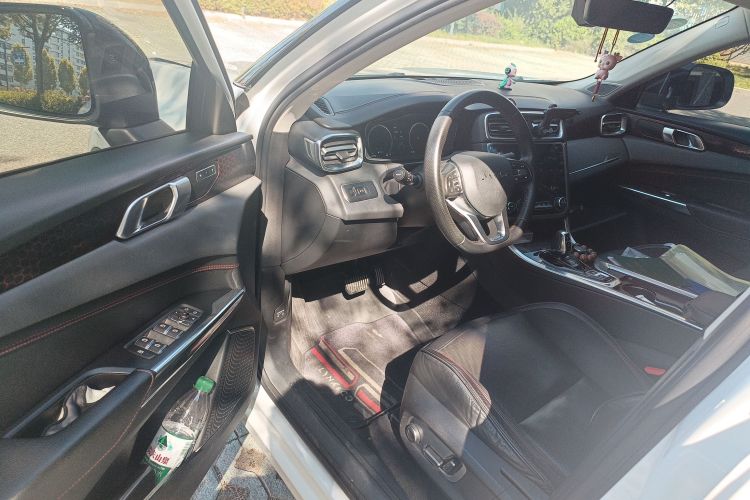 领克01 2017款 2.0T 四驱劲Pro版中控内饰7003